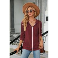 Sudadera con capucha y cremallera cerrada para mujer - details 18