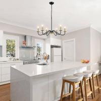 Candelabros de rueda de vagón para sala de estar, 6 luces rústicas industriales para exteriores, lámpara colgante negra para comedor, cocina, pasillo, dormitorio, ajuste de altura - details 45