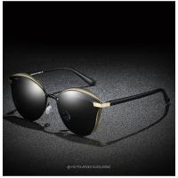 El conductor masculino conduce gafas de sol polarizadas metálicas para deslumbrar las gafas de sol - details 19