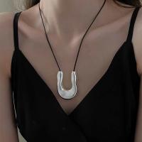 Collar con colgante geométrico en forma de U grande Punk para mujer y hombre, cadena larga ajustable de cuero con forma de herradura para suéter, collares, joyería - details 5