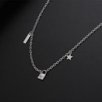 Acero titanio collar de cabeza de cerradura pequeña moda mujer nicho temperamento colgante dulce cool cadena de clavícula con adornos regalo - details 2