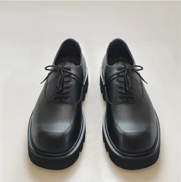 Tendencia de diseño de nicho de suela gruesa de alta gama, zapatos de cuero casuales de punta cuadrada transpirables y aumentados - 1
