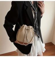 Bolso minimalista de cubo para mujer Cierre con cordón, bolso de mano elegante para uso diario y formal Accesorio de moda en tonos beige, negro, gris, khaki, rosa Finalización texturada - details 22