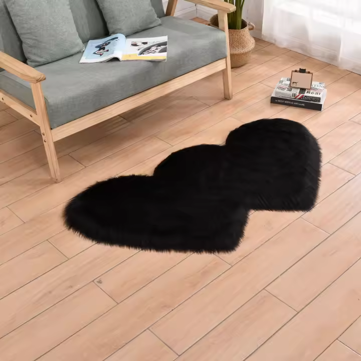 Alfombra de Forma Corazón Larga y Espessa Alfombra de Area con Piel de Gato para Decoración del Hogar en Dormitorio y Sala de Estar Alfombra de Auto en Blanco y Negro Hecha de Poliéster - 1