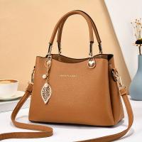 Elegante bolso de mano con correa de hombro desmontable, herrajes en tono dorado y elegante dije de hoja - Elegante bolso blanco para uso diario, bolso informal y elegante |   Bolso de mano con encanto elegante |   Bolsa - details 6