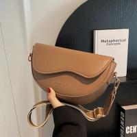 Bolso Retro de Color sólido con tapa para mujer, bandolera con correa ancha para el hombro de cuero PU a la moda - details 18