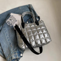 Bolso bandolera de gran capacidad con hombro acolchado de nailon para mujer Color sólido - details 19