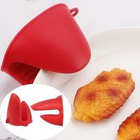 Manoplas de silicona con forma de tiburón para horno, utensilios de cocina, aislamiento térmico antiescaldado, guante antideslizante, plato caliente, 1 par - details 5