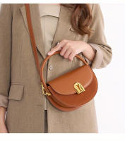 Bolso de sillín para mujer - Bandolera ajustable con herrajes en tono dorado, marrón y beige, perfecto para desplazamientos y salidas informales, elegante diseño de media luna, forro de poliéster duradero - details 0
