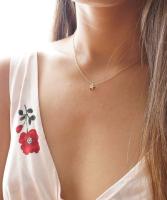 Collar de Pentagrama Plateado de Oro 18K Cadena de Clavícula de Estrella Perforada en Acero Inoxidable Versátil y Minimalista para Mujeres - details 2