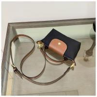 2025 bolso de moda bolso de mujer personalidad versátil pequeño bolso cuadrado ligero bolso de mensajero de hombro - details 25