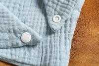Un babero de gasa transpirable con tirantes ajustables para bebés y niños pequeños. - details 11