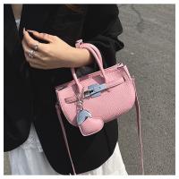 Bolsa de sillín portátil simple para mujer 2025 nueva bolsa de mensajero de hombro de tendencia de moda de estilo extranjero - details 41