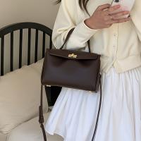 2025 Nuevo bolso bandolera suave para mujer: correa ajustable para el hombro, cierre giratorio, forma cuadrada pequeña, marrón oscuro/blanco/negro, versátil para desplazamientos y uso informal/formal, bolso bandolera, accesorio de viaje, diseño elegante - details 0