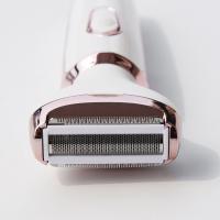 Nueva afeitadora eléctrica cuatro en uno para mujeres, recorte de cejas, depilación, patillas, carga USB del vello de las piernas de las axilas, instrumento de depilación, privado y limpio sin dejar marcas - details 1