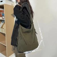 Bolso bandolera de poliéster de gran capacidad para mujer, color verde sólido con múltiples compartimentos con cremallera, correa de hombro ajustable y diseño minimalista elegante para desplazamientos informales, trabajo, viajes, bolso de trabajo, aparien - details 0