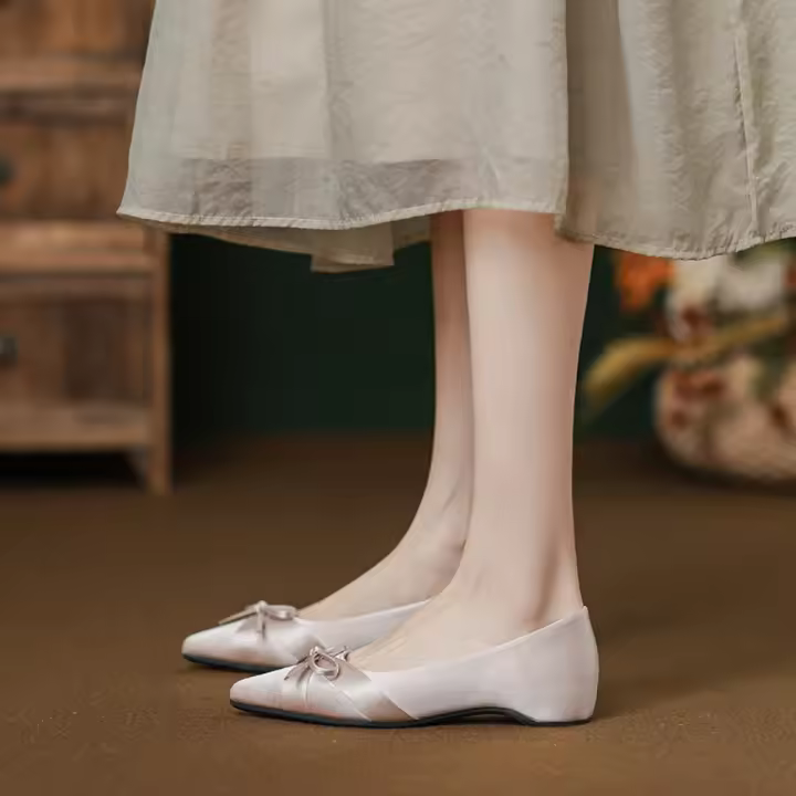 Zapatos de mujer Feng Rou de satén con punta plana, nuevo estilo, tacones altos pequeños con forma de lazo - 1