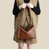 Bolsos Bolsos de mano de gran capacidad de cuero suave para mujer Bolsos de hombro versátiles para viajeros Bolsos de mensajero minimalistas - details 13
