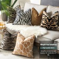Funda de Almohada de Terciopelo con Patrón de Tigre de Alta Gama Diseño Decorativo de Almohada para Sala de Estar - details 0