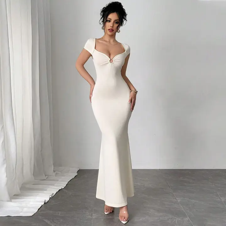 El vestido de cuello V de la mujer es delgado y largo - 1
