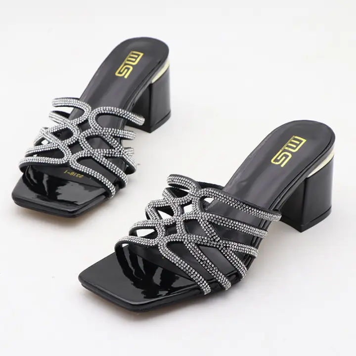 Sandalias exteriores sencillas con diamantes de imitación y tacón alto con tiras y punta abierta - 1