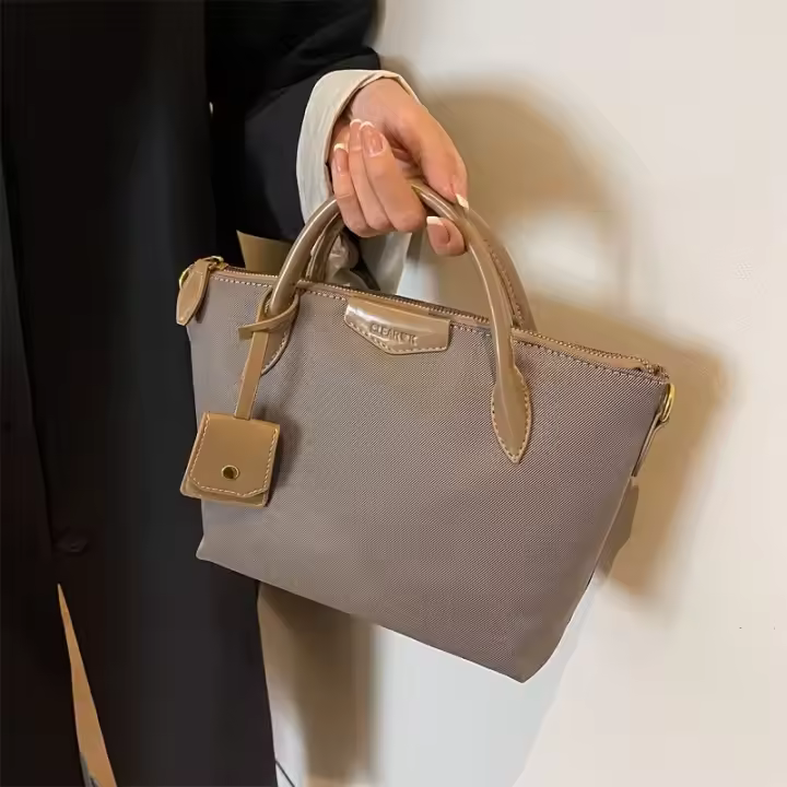 Bolsa de Tote de Tela Oxford Ligera y Duradera Diseño Minimalista en Azul Naval, Beige, Negro - 1