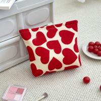Bolsa de maquillaje con diseño de amor de gran capacidad, bolsa de cosméticos con forma de corazón de pana con cremallera, bolsa de almacenamiento de artículos de tocador de regalo encantador para mujer - details 1
