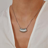 Colgante geométrico simple con sentido de diseño de nicho, collar de acero inoxidable que combina con todo para mujer de alta calidad - details 8