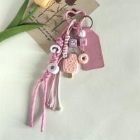 LLavero de cuerda trenzada de cuero PU, colgante de corazón, galletas hechas a mano, llaveros de coche, cuerda tejida antipérdida, llavero con letras en inglés - details 7