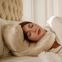 Almohada facial ergonómica contorneada con almohadilla de soporte para el cuello extraíble - Reduce la hinchazón facial, diseño antiarrugas de rebote lento de gravedad cero - Tejido de poliéster suave, solo lavar a mano - Perfecto para uso matutino y cuid - details 4