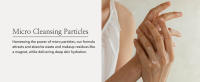 our formula attracts and absorbs waste and makeup residues, while delivering deep skin hydration