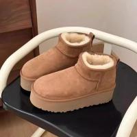Botas cálidas de piel y lana natural para mujer, pantalones cortos de forro polar de diseñador, invierno, 2025 - details 0