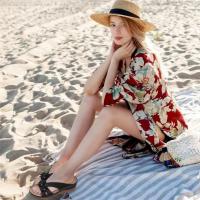 Zapatos de mujer europeos y americanos usan tacones de cuña sandalias de playa de flores zapatillas de mujer - details 1