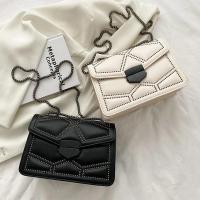 Bolso de hombro Retro con cadena y remaches para mujer, bandolera cuadrada pequeña a la moda de cuero PU con tapa, bolso de diseñador - details 16
