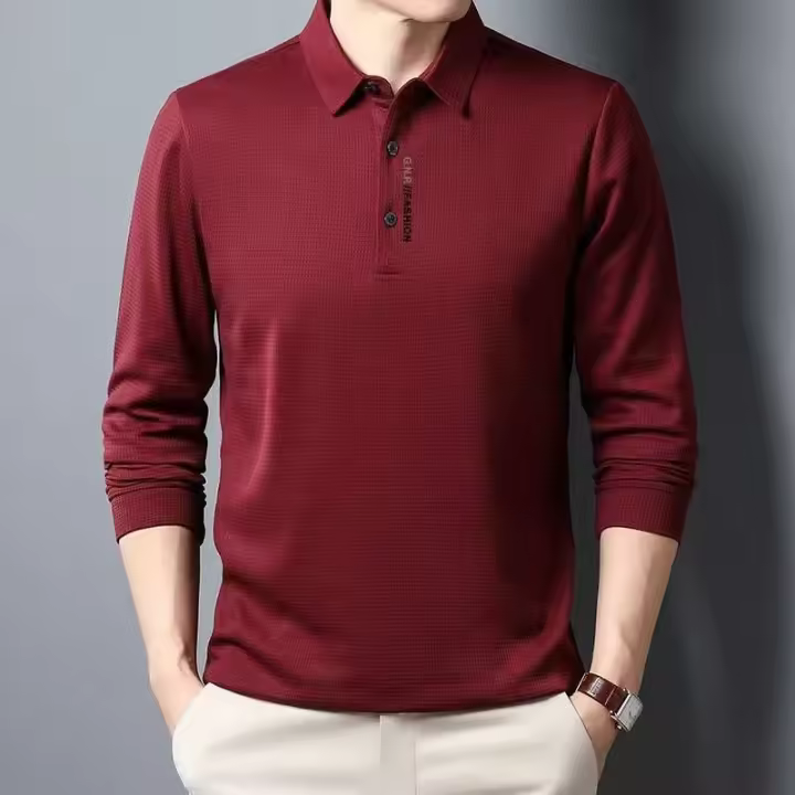 Polo de hombre de manga larga estilo gofre con letras informales en el cuello - 1