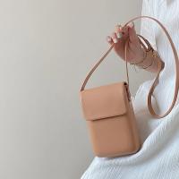 Bolso cruzado magnético de moda para mujeres Diseño vertical elegante Mini bolso de hombro de cuero PU Diseño minimalista para el teléfono - details 5