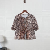 Elegante camisa delgada con tirantes huecas de leopardo para mujeres, blusa de manga corta o blusa de cuello - details 3