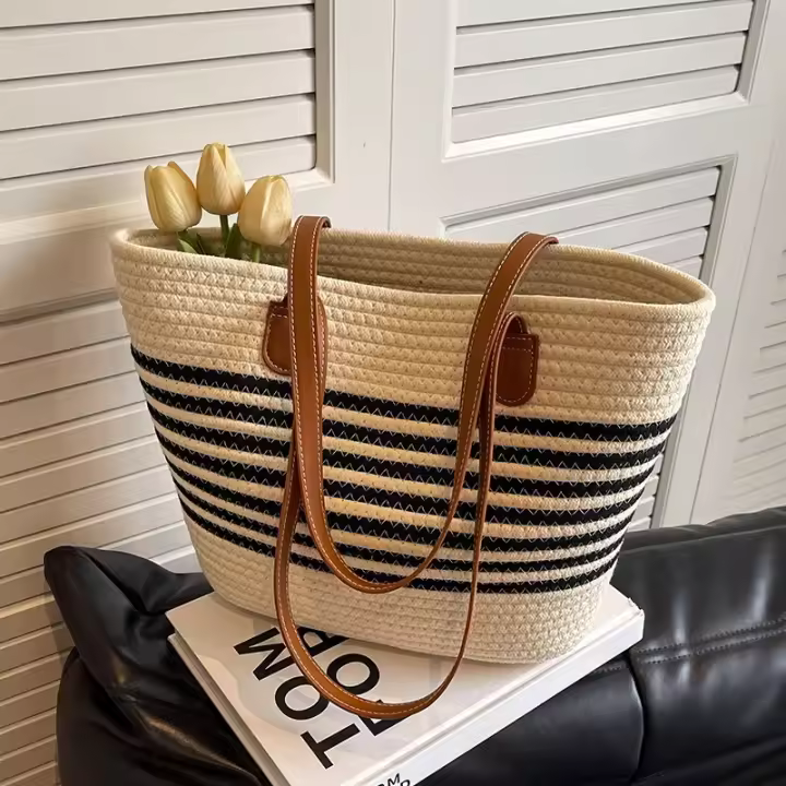 Bolso de estilo francés para mujer, gran capacidad, nuevo bolso versátil de hombro tejido de paja, bolso de mano para vacaciones en la playa - 1