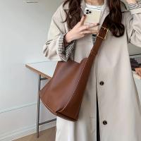 2025 Bolso de mano informal para mujer - Correa de hombro ajustable, diseño acolchado de gran capacidad, sintético negro con cierre magnético y forro de poliéster, perfecto para uso diario, bolso de mano diario |   Bolsa de textura acolchada |   Bolsa con - details 7