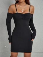 Vestido de manga larga con falda mini delgada sobre hombros - details 4