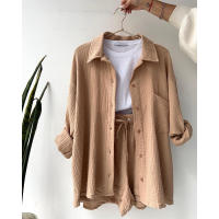 Conjunto de dos piezas para mujer, camisa de manga larga con cuello vuelto de tela arrugada, pantalones cortos con cordón de cintura alta, moda informal de talla grande - details 19