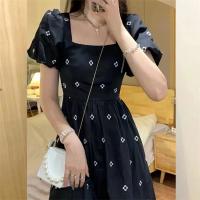 Gran oferta de la temporada, nuevo estilo francés, dulce cuello cuadrado, vestido negro Floral para mujer, vestido largo adelgazante de verano, elegante e informal - details 3