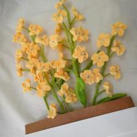 Bonito ramo de rosas tejido a mano, artesanía artesanal terminada, flores artificiales de ganchillo, plantas tejidas caseras, rama, decoración del banquete de boda - details 10