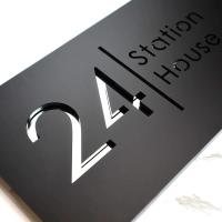 Placa de dirección personalizada con números de buzón hebreo de casa acrílica, placas de nombre para exteriores y hogar de oro negro - details 0