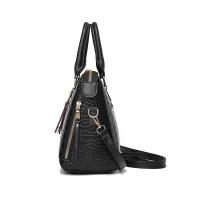 Mochila de Lujo de Cuero Suave con Patrón de Cocodrilo Gran Capacidad, Colgante de Borla, Bolso de Viaje para Mujeres Leten - details 2