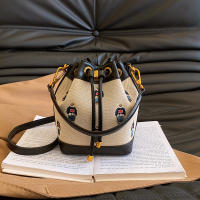 Nuevo bolso casual de moda de oso de alta gama, bolso de cubo portátil, bolso de mensajero de hombro. - details 5