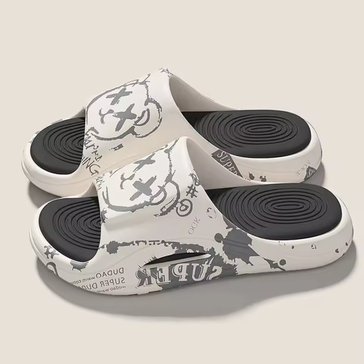 Pantuflas para Hombre EVA Antideslizantes para Interiores Chanclas de Suela Gruesa con Diseño de Graffiti, Sandalias Planas con Estampado de Dibujos Animados para Playa - 1