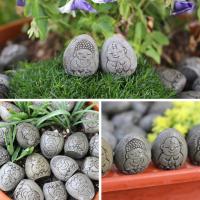 Exquisita estatuilla de Buda de piedra hecha a mano, estatua de Buda de piedra pequeña realista, artesanía de resina, maceta decorativa para terraza y patio - details 1