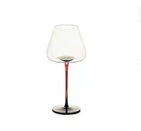 Gafas rojas de estilo europeo atadas sobre fondo negro con copa de cristal de una celebridad de alto valor Bury wine - details 11