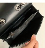Bolso Cruzado de Cuero Negro con Estilo Bolso de Hombro Versátil para Mujeres con Correa de Cadena, Tejido en Diamantes, Cierre de Hebilla Metálica - details 8